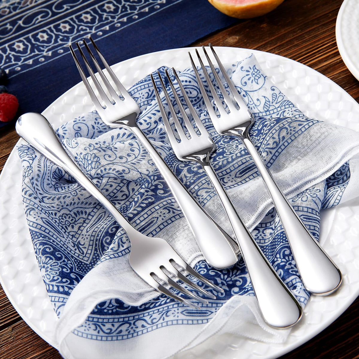 KEAWELL Verona mirror-finish detail enhances elegant table presentation.