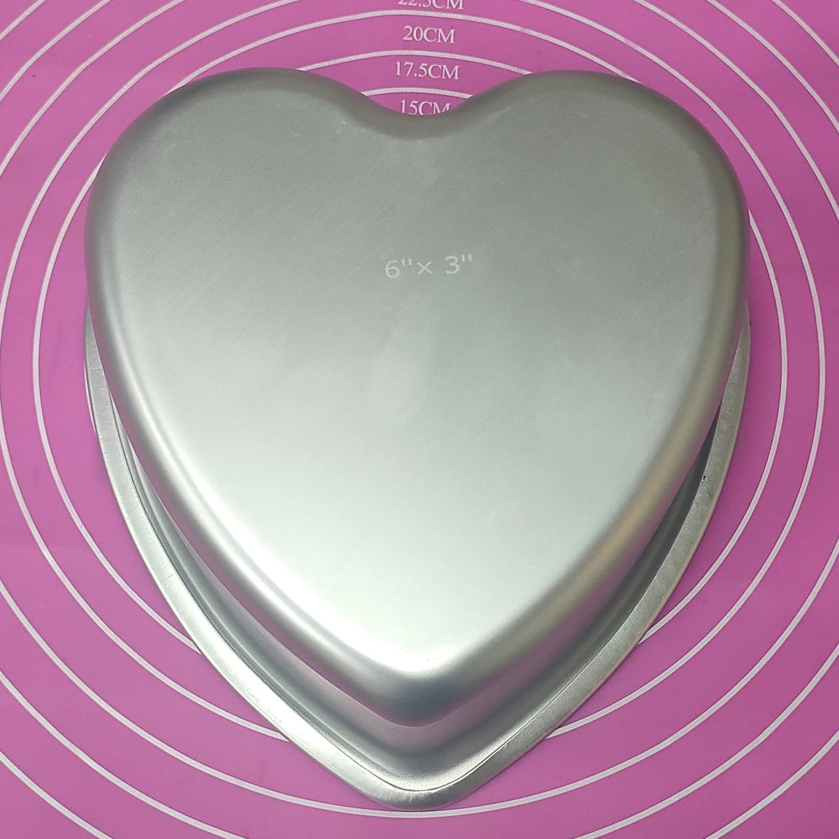 Kefyixc heart shaped cake pan, hand wash only to protect coating.