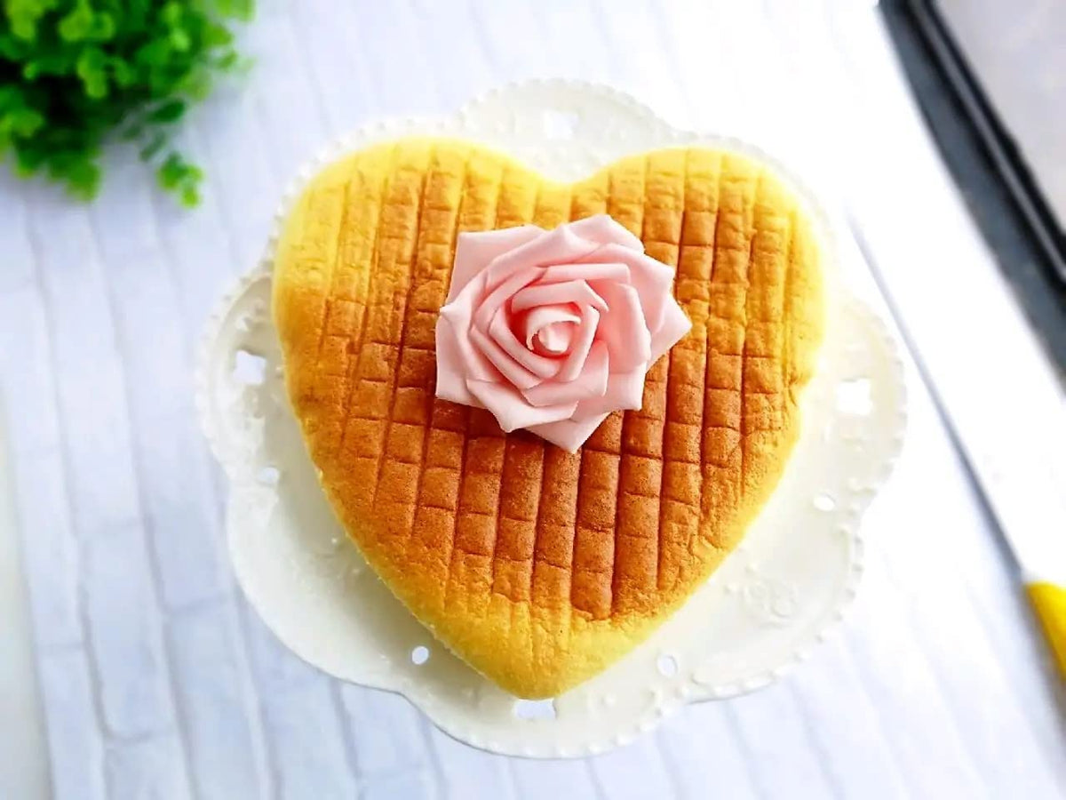 Kefyixc heart shaped cake pan, oven safe up to 428F.