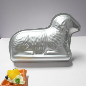 Kefyixc detailed lamb mold features crisp detailing for professional-looking cakes.