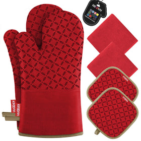 KEGOUU oven mitts with 500°F heat protection for safe handling.