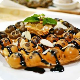 KEINVE Bubble Waffle Maker waffle with toppings becomes dessert ready.