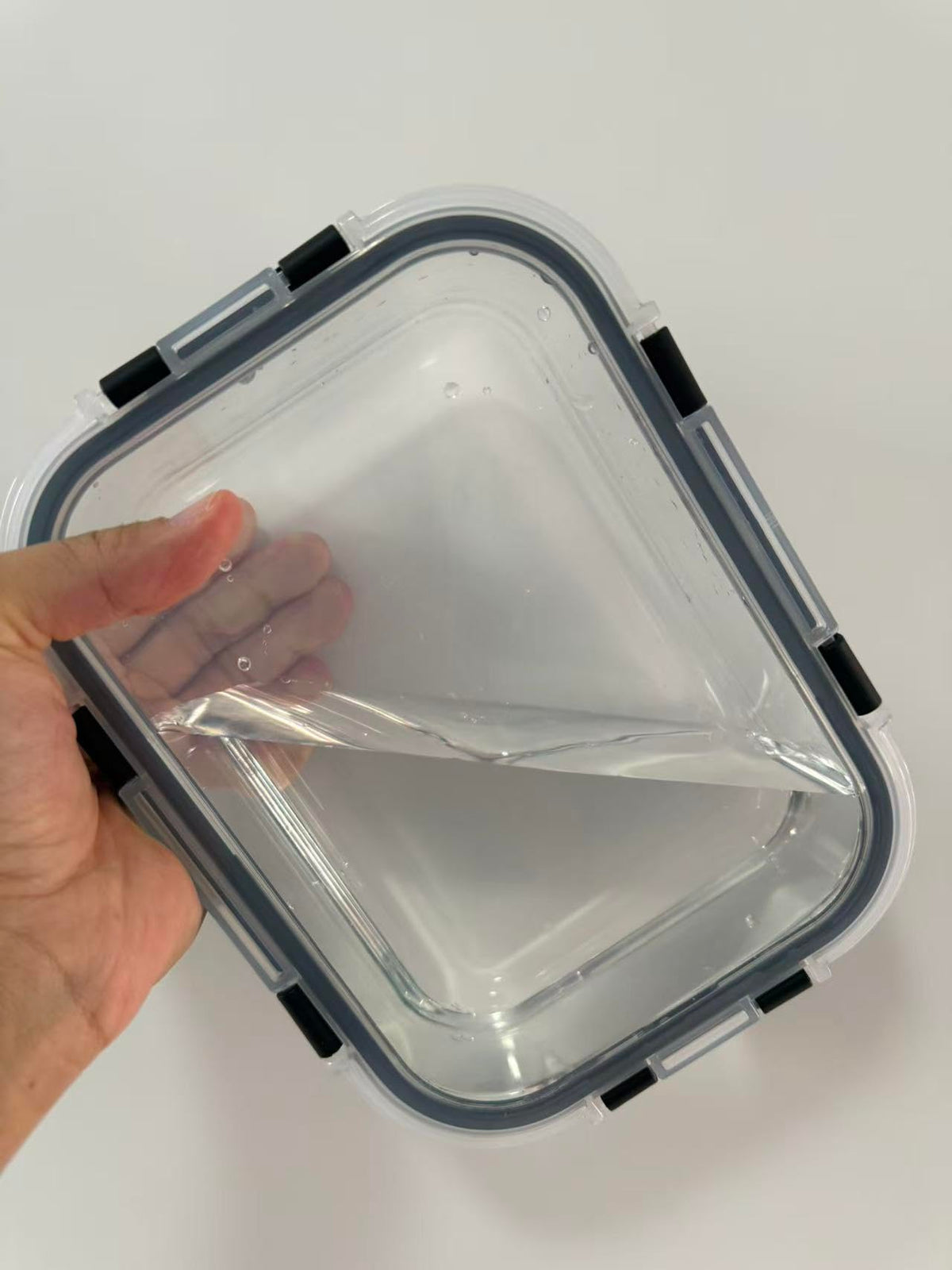 KEKEGO freezer-safe glass container preserves portions for later.