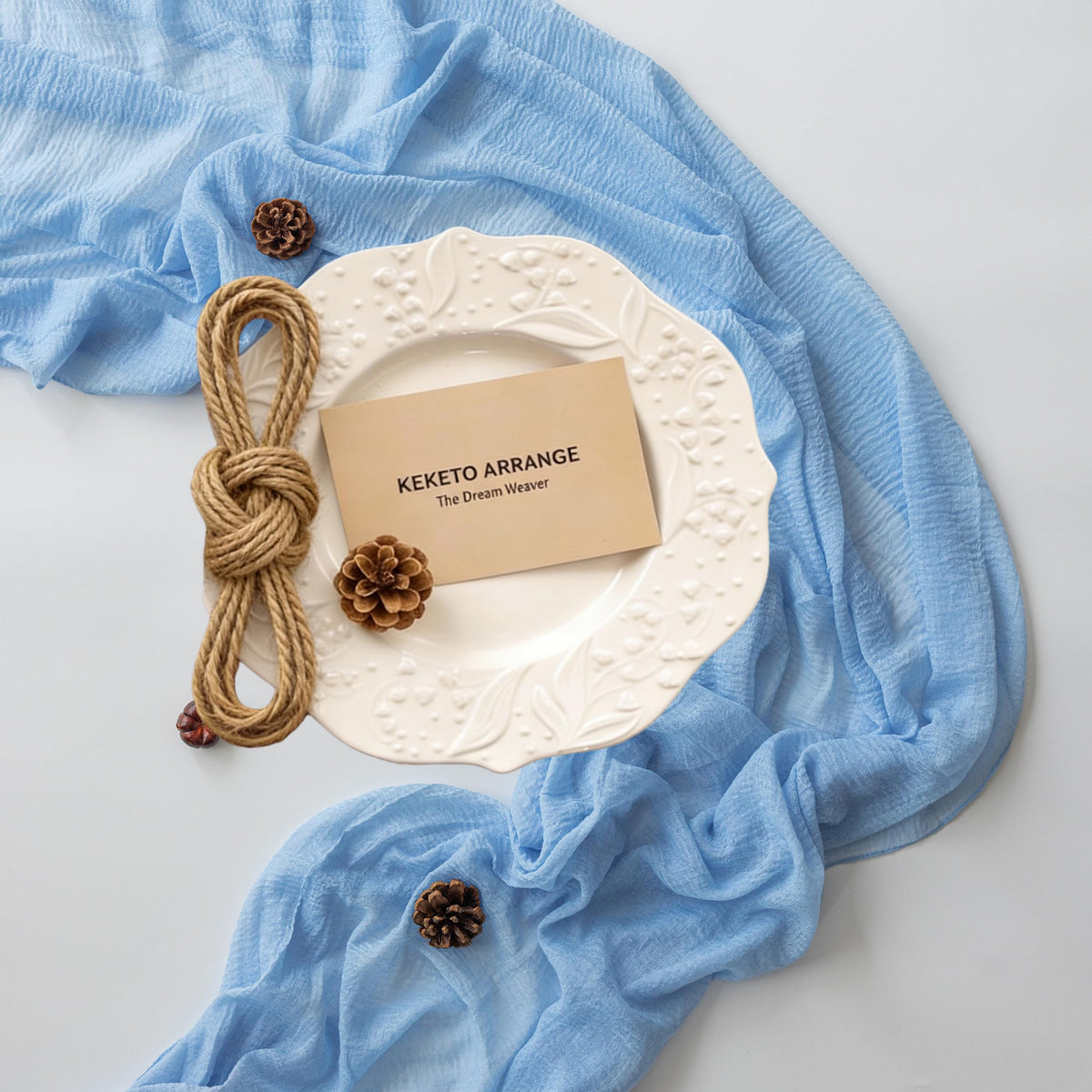 Keketoarrange natural jute ties on table runner for rustic styling.