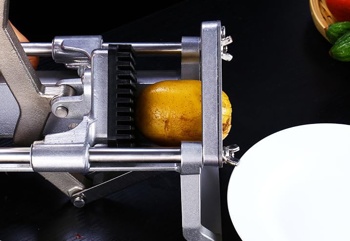 KELEYU blades in action producing evenly diced vegetables