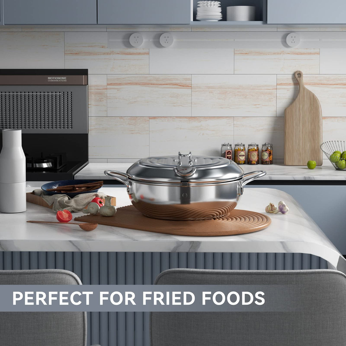 Kerilyn Stainless Steel Lid sturdy top helps control heat and splashes.