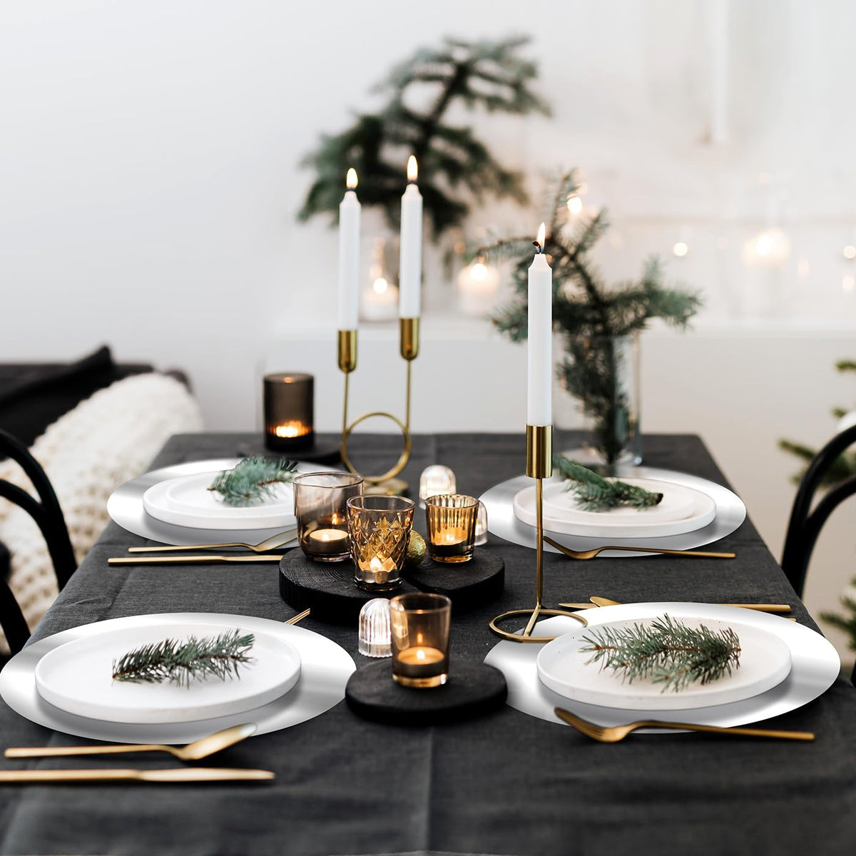 KesaPlan 100-piece pack offers quick clean-up and festive table styling.