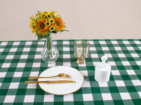 Kesfey easy-clean up tablecloth after events with wipeable surface.