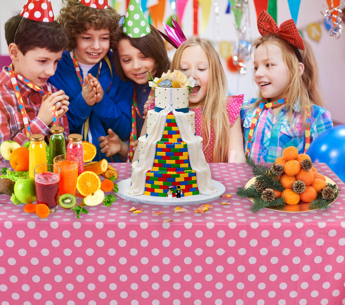 Kesfey Minnie-themed tablecloth adds whimsy to celebrations.