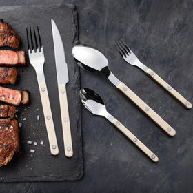 Khen lightweight ergonomic design supports easy handling during meals.