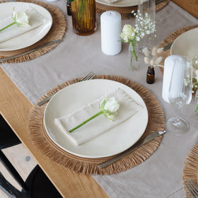 KIBAGA ready-to-use dining arrangement with coordinated mats and napkins