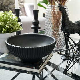 KIBAGA handcrafted bowl shows subtle color nuances and texture variation