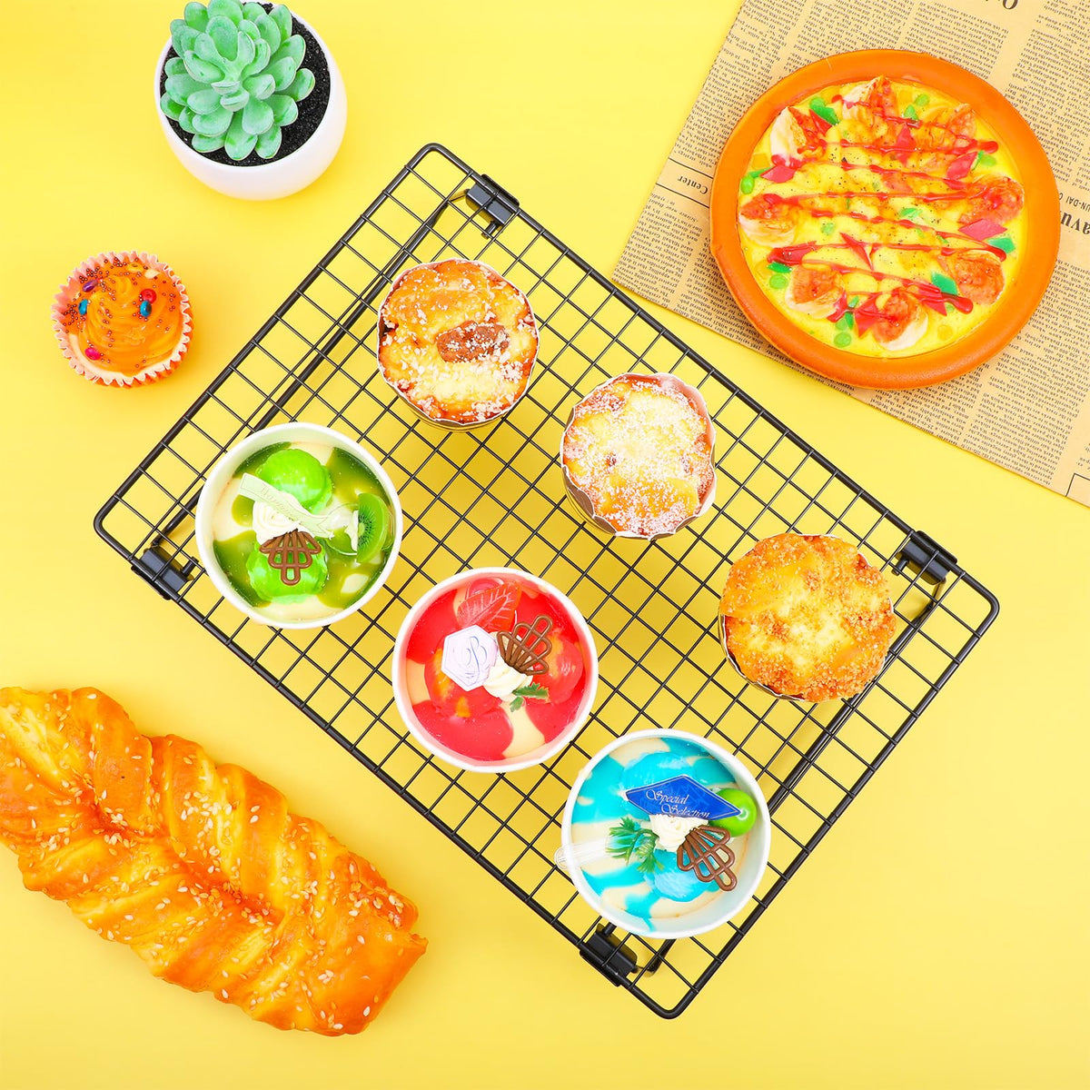 Kifmurase grid design promotes even air circulation around baked goods