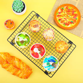 Kifmurase grid design promotes even air circulation around baked goods
