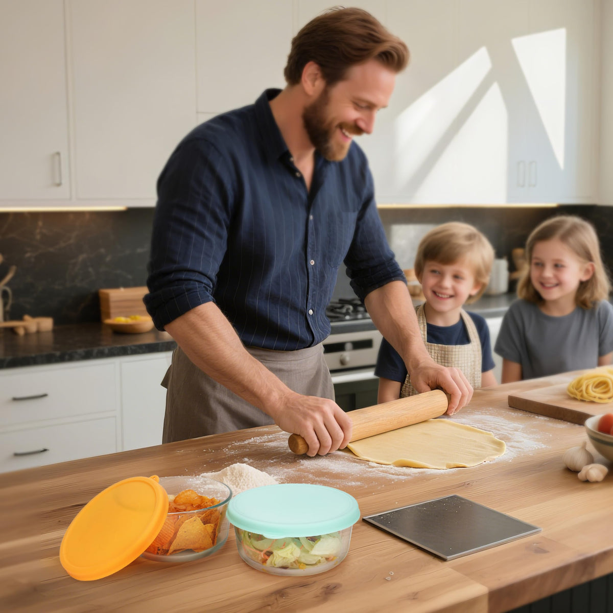 Elastic-fit Kiicii lid improves compatibility with 4-cup bowls.