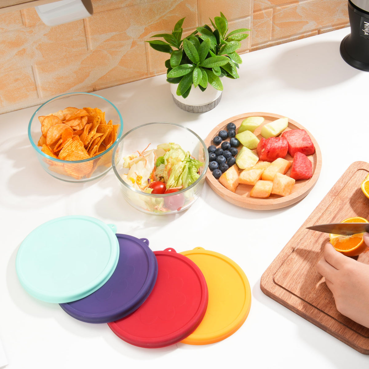 Odorless, BPA-free Kiicii silicone lid for safe everyday use.