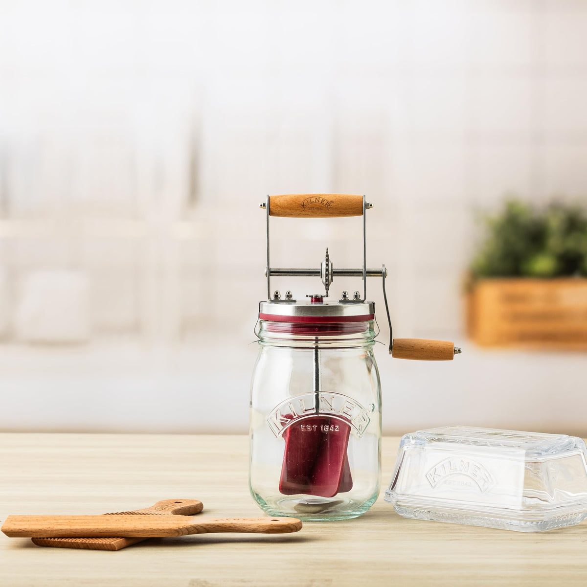 Kilner Butter Churn 34 oz capacity supports a full batch