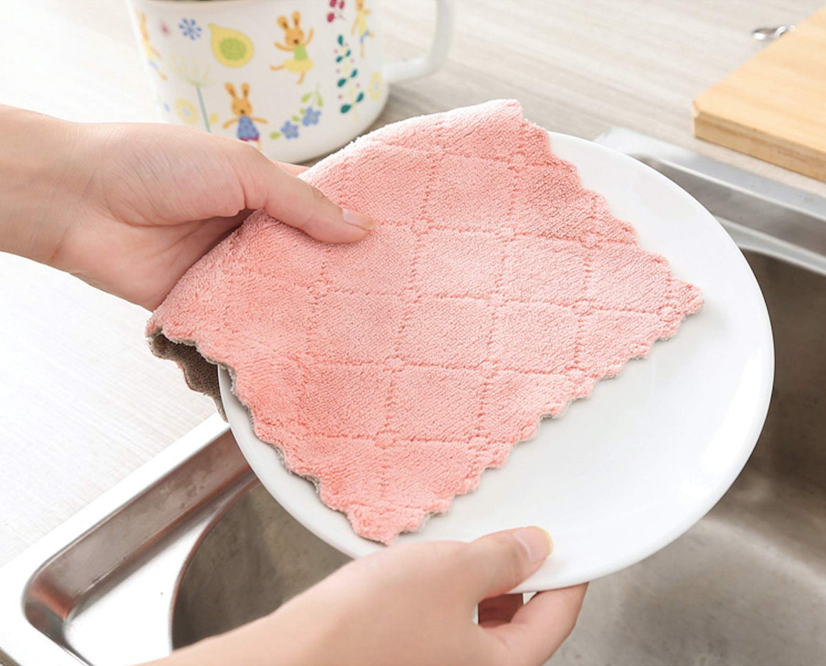 Kimteny pink-grey dish towels designed to resist fading after washing.