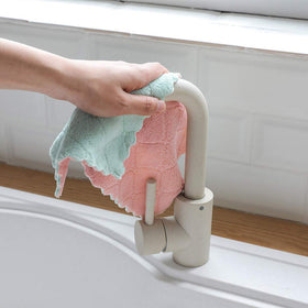 Kimteny color pink-green towels brighten kitchen while performing quick-dry tasks.