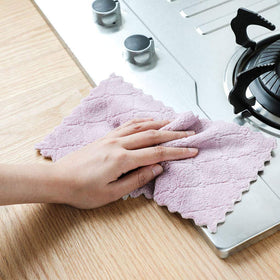 Kimteny coral velvet towels absorb spills smoothly.