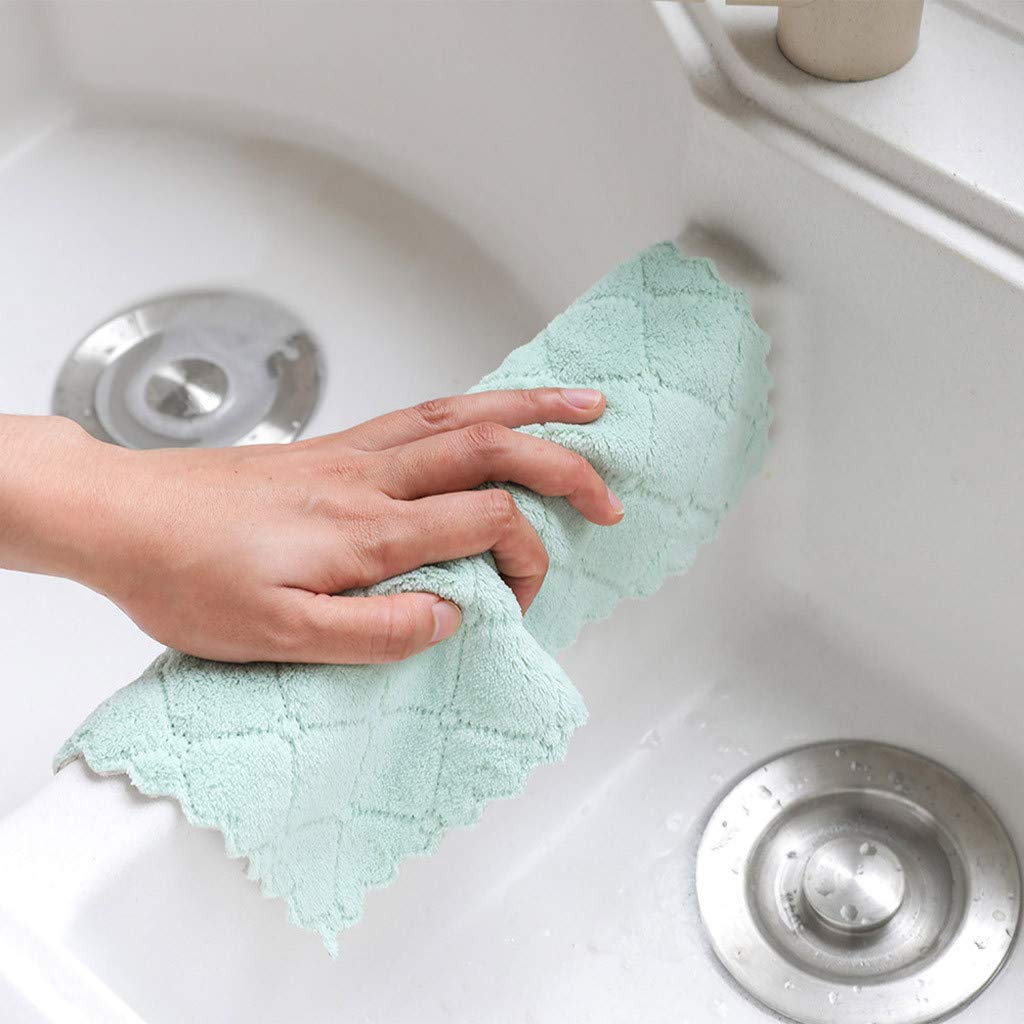 Kimteny ultra absorbent dish cloth demonstrates fast liquid pickup.