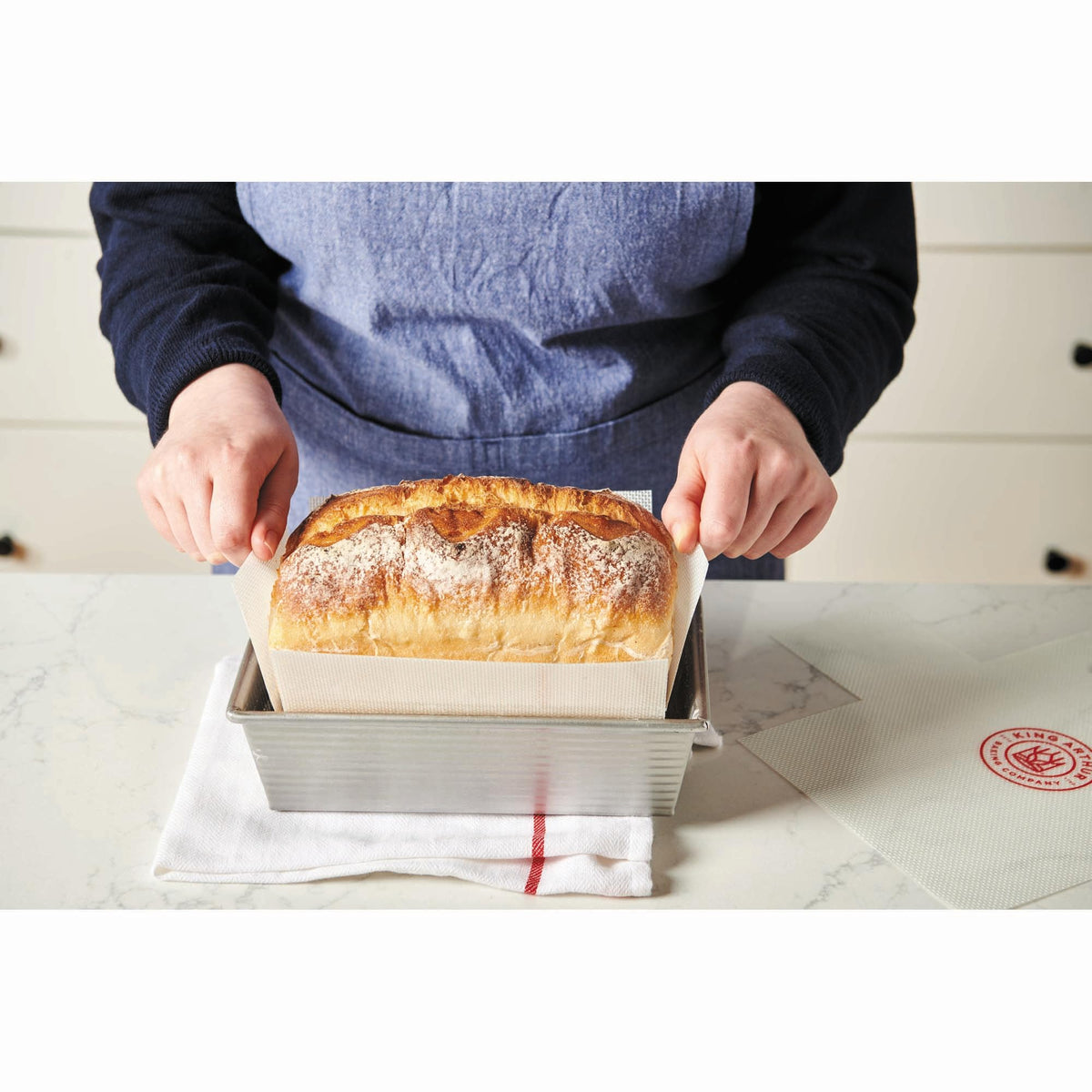 King Arthur oven-safe silicone lifter handles high heat for versatile use.