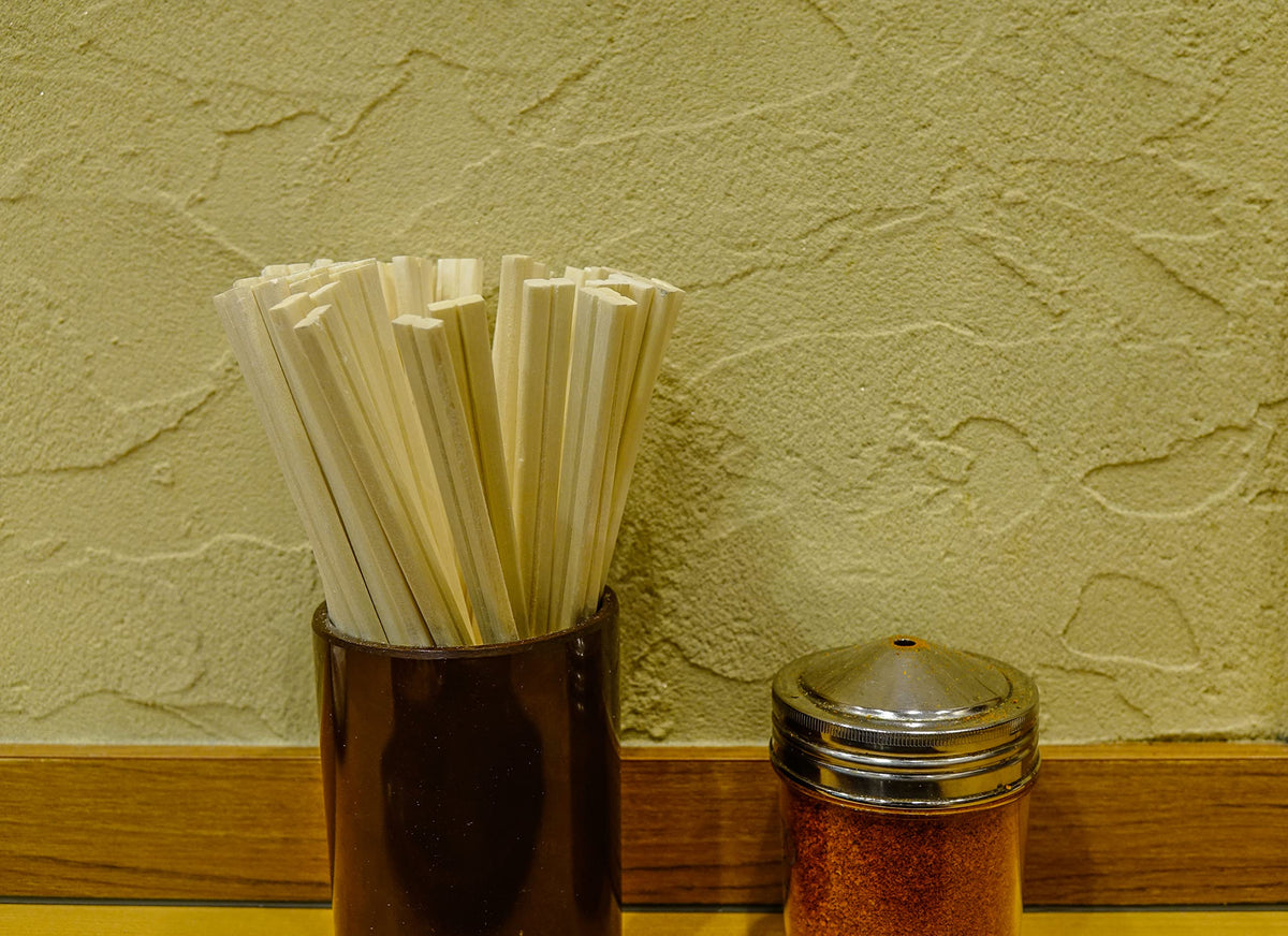 Eight inch length provides reliable support for dine-in and takeout meals.