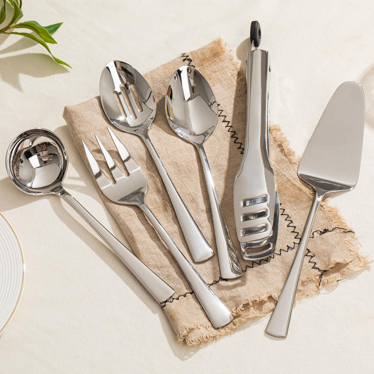 Kingstone 8-piece set is dishwasher-safe for easy cleanup.