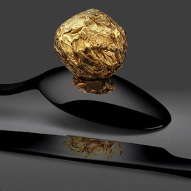 Kingstone black silverware handle close-up reveals comfortable grip and premium mirror polish.
