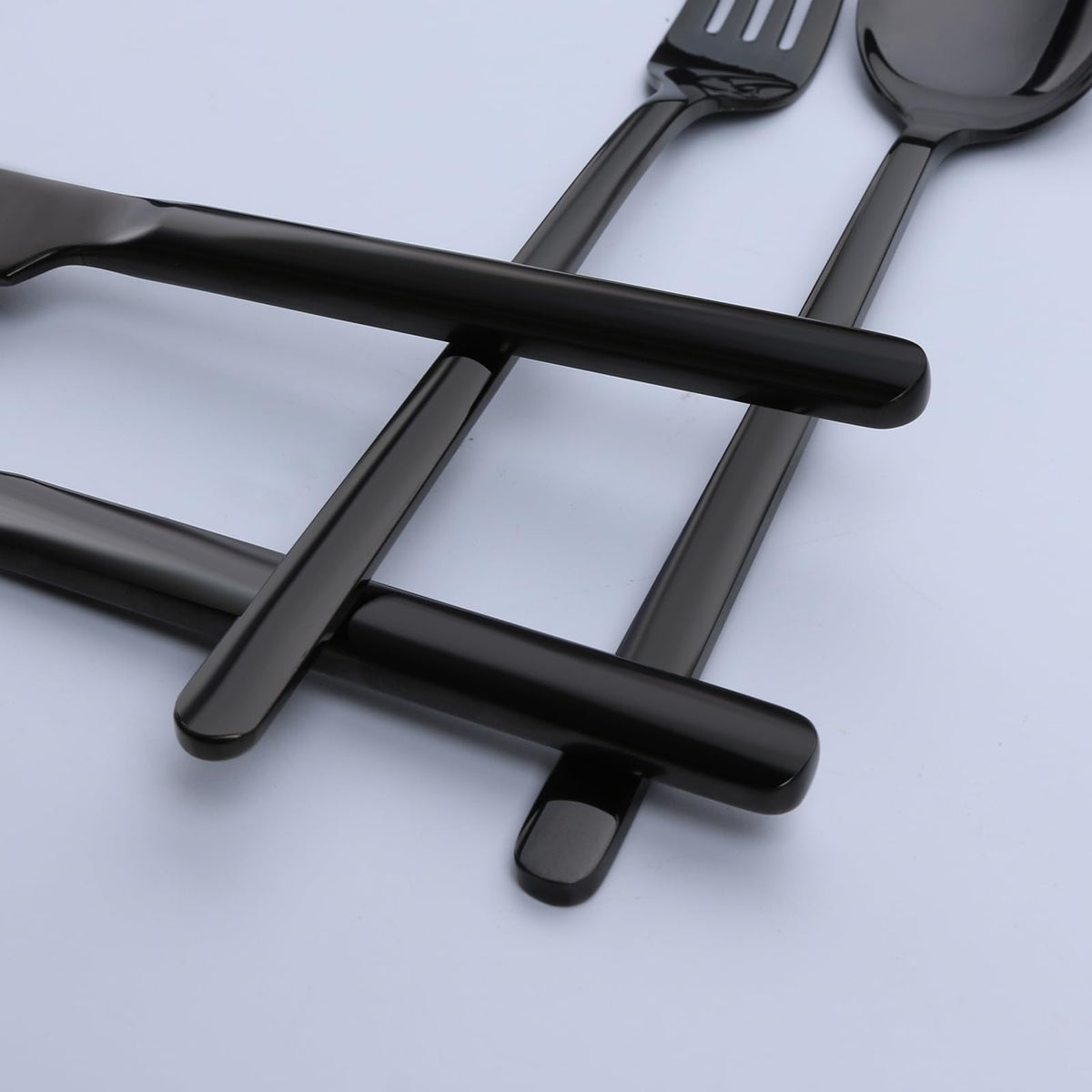 Kingstone mirror finish close-up highlights elegant, durable 18/10 steel look.