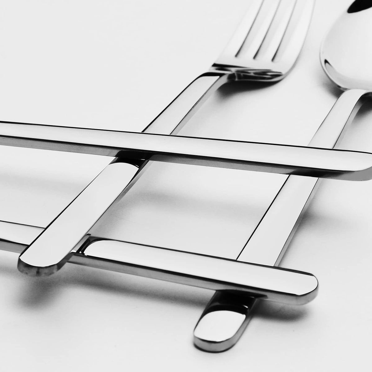 Kingstone forks feature smooth edges for daily safe use.