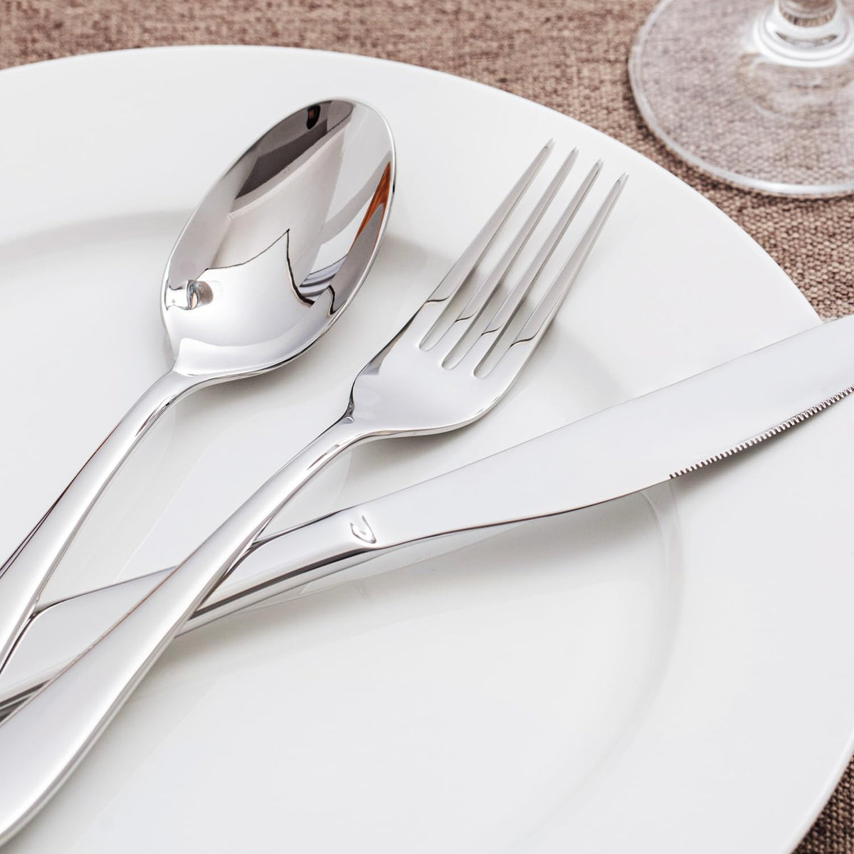 KINGSTONE dishwasher-safe flatware for easy cleanup after meals.