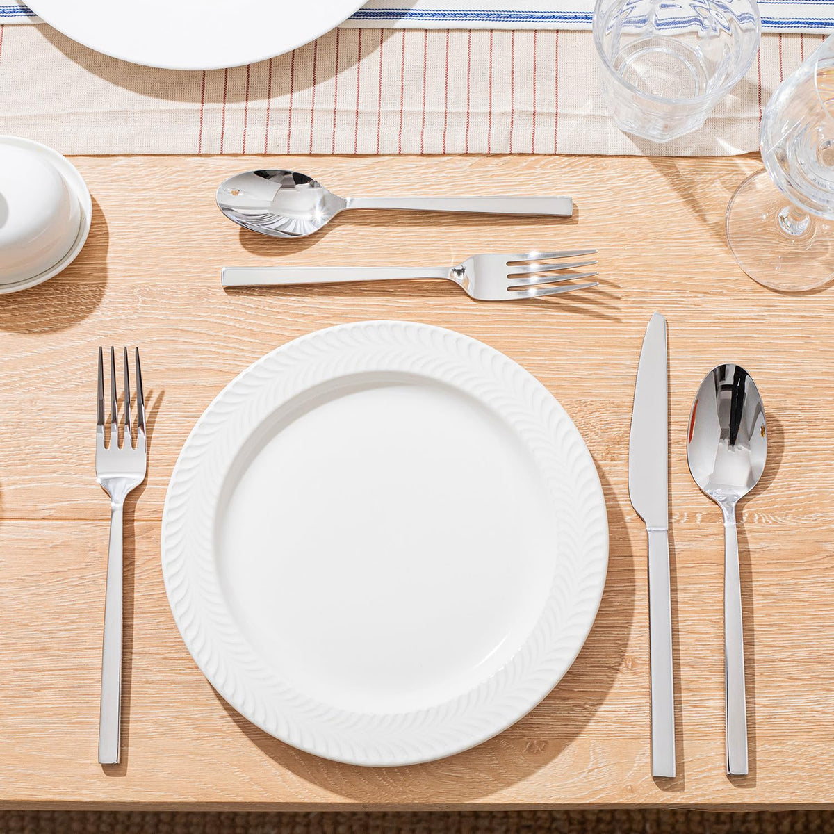 KINGSTONE elegant place setting at a candlelit dinner for everyday luxury.