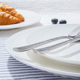 Elegant table setting for everyday meals and special occasions.