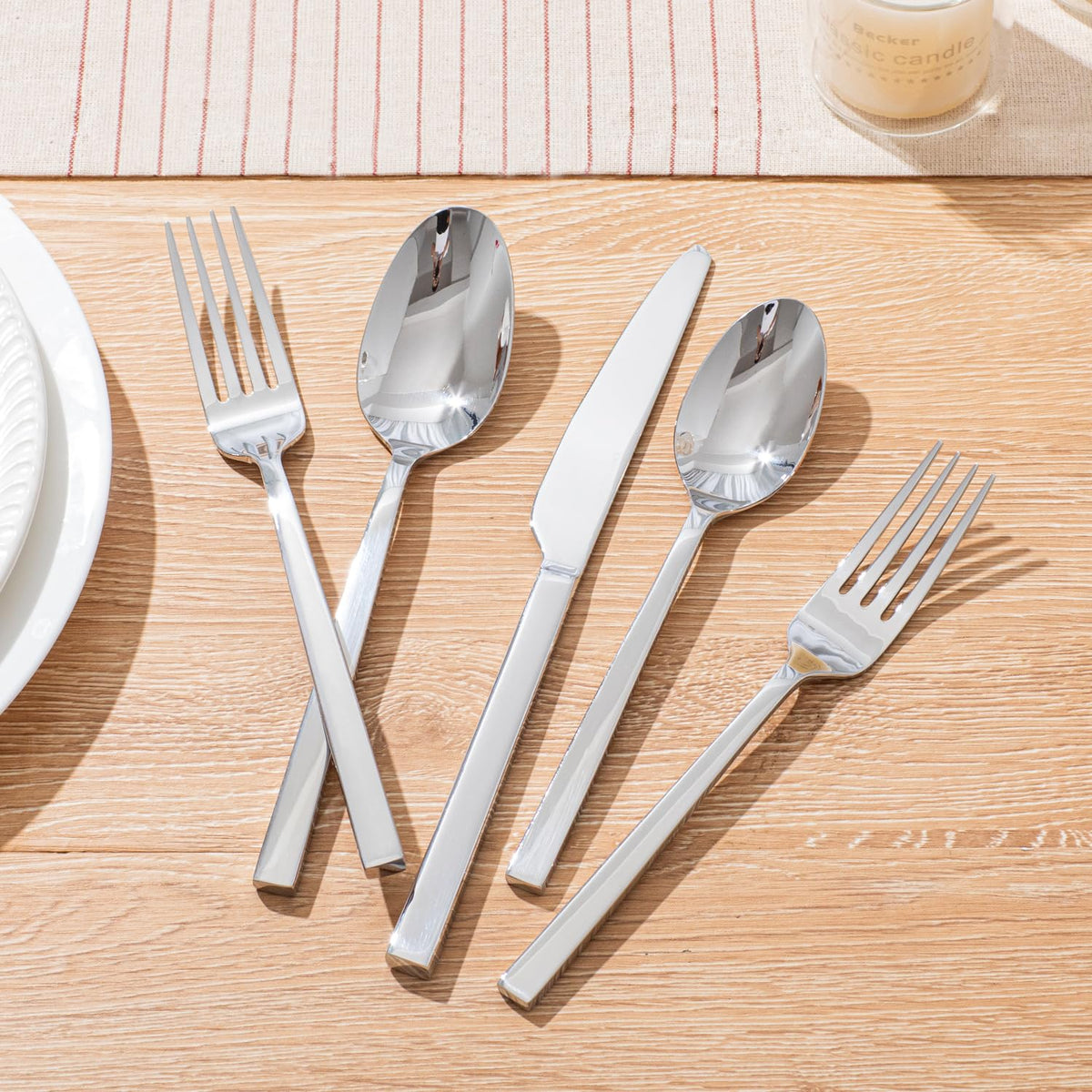 KINGSTONE service-for-8 dining setup ready for outdoor dinner gatherings.