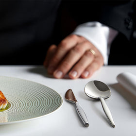 KINGSTONE dishwasher-safe design simplifies cleanup after meals.