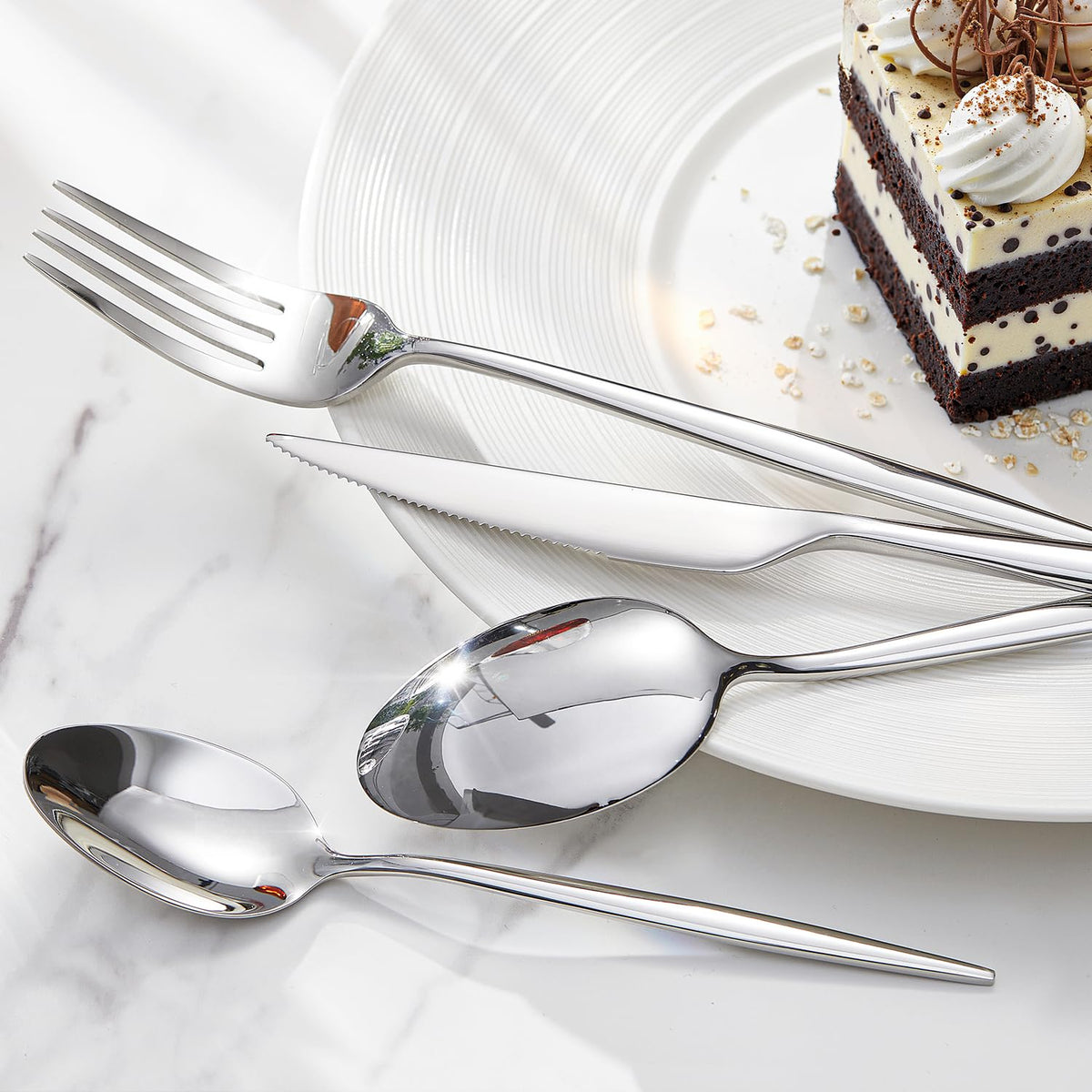 KINGSTONE dinner spoons with smooth bowls for generous portions.