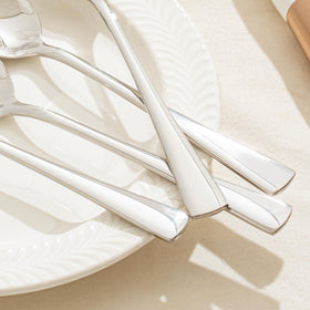 KINGSTONE close-up of the smooth spoon edge enhances comfort during meals.