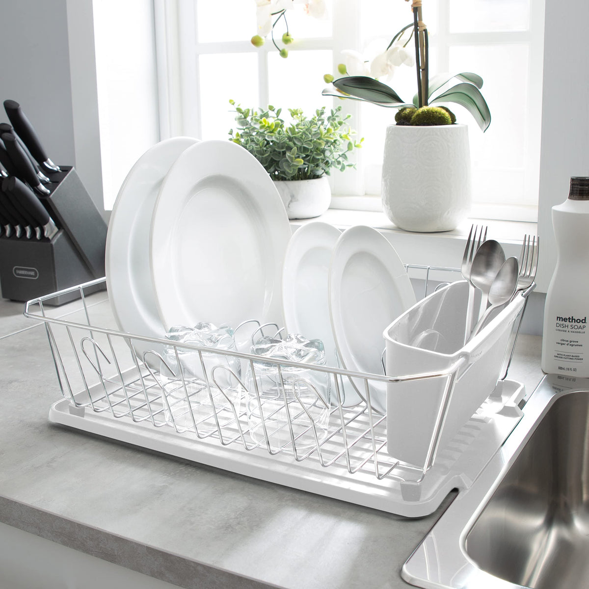 Kitchen Details slots for plates maximize capacity