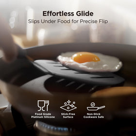 Nonstick-friendly silicone protects cookware and aids serving
