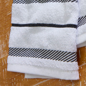 KitchenAid Albany four-pack towels ideal for drying glassware and dishes.