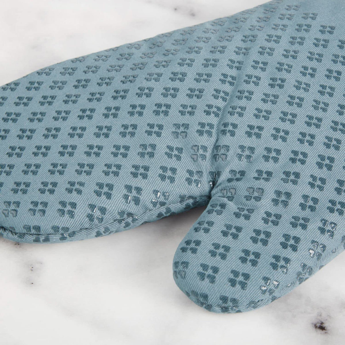 KitchenAid Asteroid mitts featuring easy-care, machine washable cotton exterior and lining.