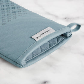 KitchenAid Asteroid mitt showing heat resistance up to 302°F for safe cooking tasks.