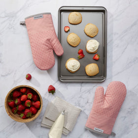 KitchenAid Asteroid mitts grip-detail shows silicone texture for secure handling