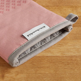 KitchenAid Asteroid mitts loop-hanging demonstrates easy storage