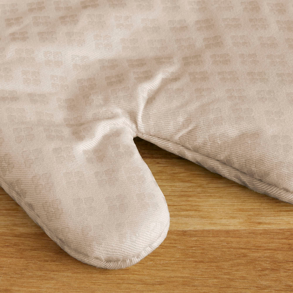 Textured silicone grips on KitchenAid Asteroid Mitts ensure firm grip.