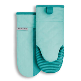 KitchenAid Beacon oven mitt Aqua Sky closeup shows heat-resistant cotton and secure grip.
