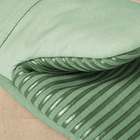 KitchenAid Beacon oven mitt with clear silicone grip for secure, slip-free handling.