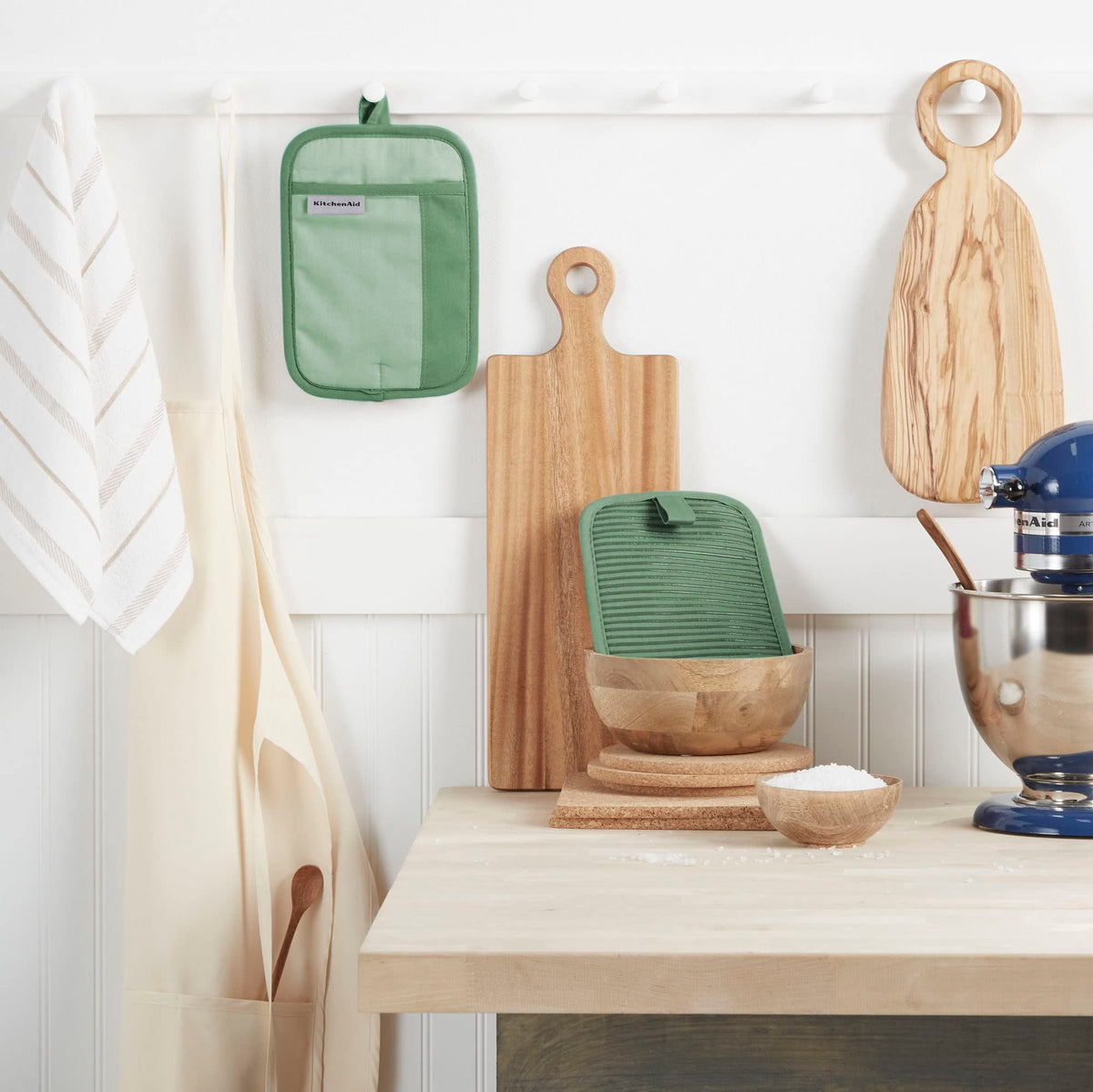 KitchenAid Beacon two-tone pot holder set in pistachio and graphite color