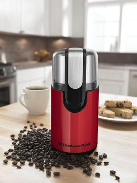 KitchenAid BCG111ER bowl-measurement view shows cup markings for precise grinding.